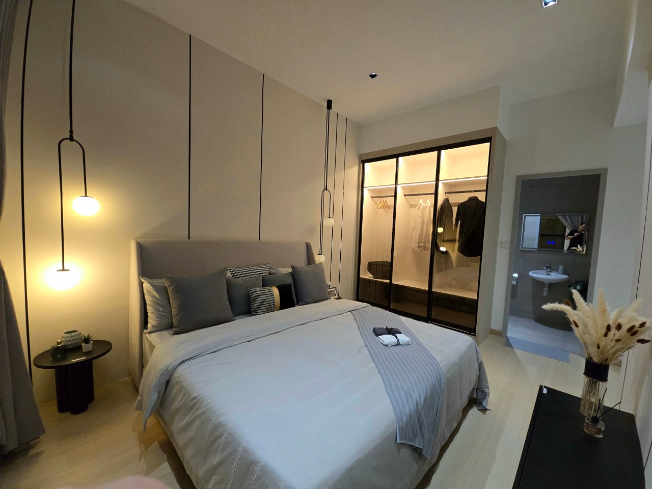 Freehold  Project, walking distance to BRT - photo 5