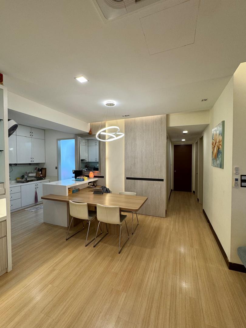 Nice interior design facing lake bandar suwnay - photo 12