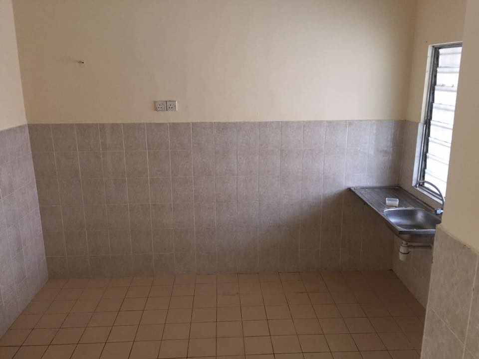 FREEHOLD Basic Gated Double storey Sg Buloh - photo 2