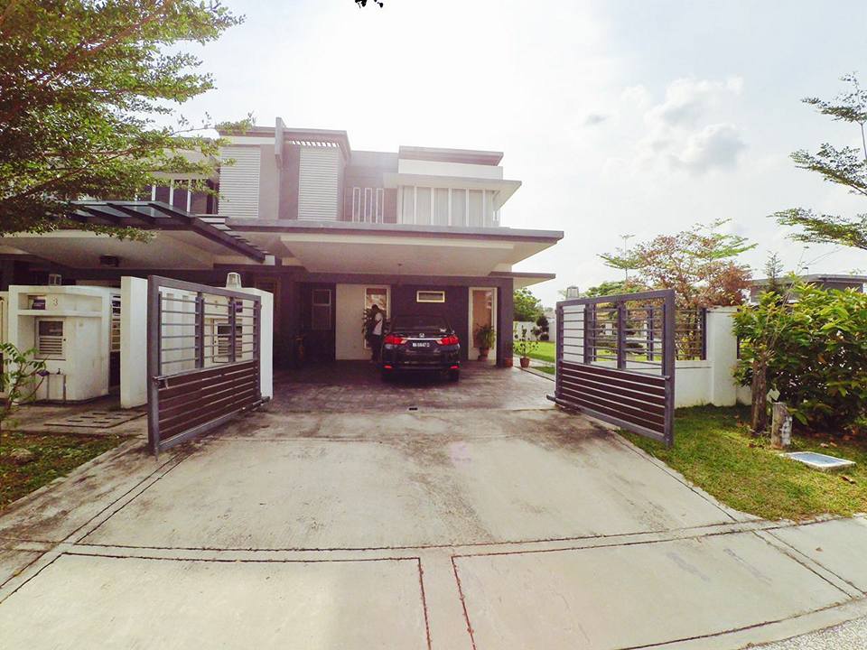 FANTASTIC Renovated Furnish Corner Lot Alam Impian