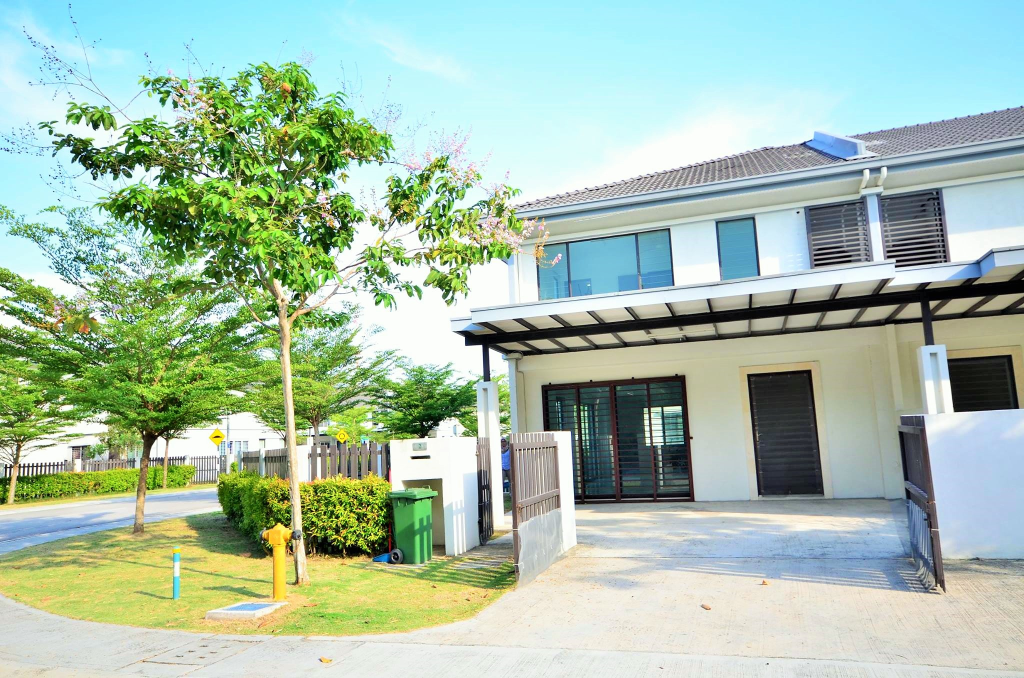 HUGE Corner with swimming pool Shah Alam Klang