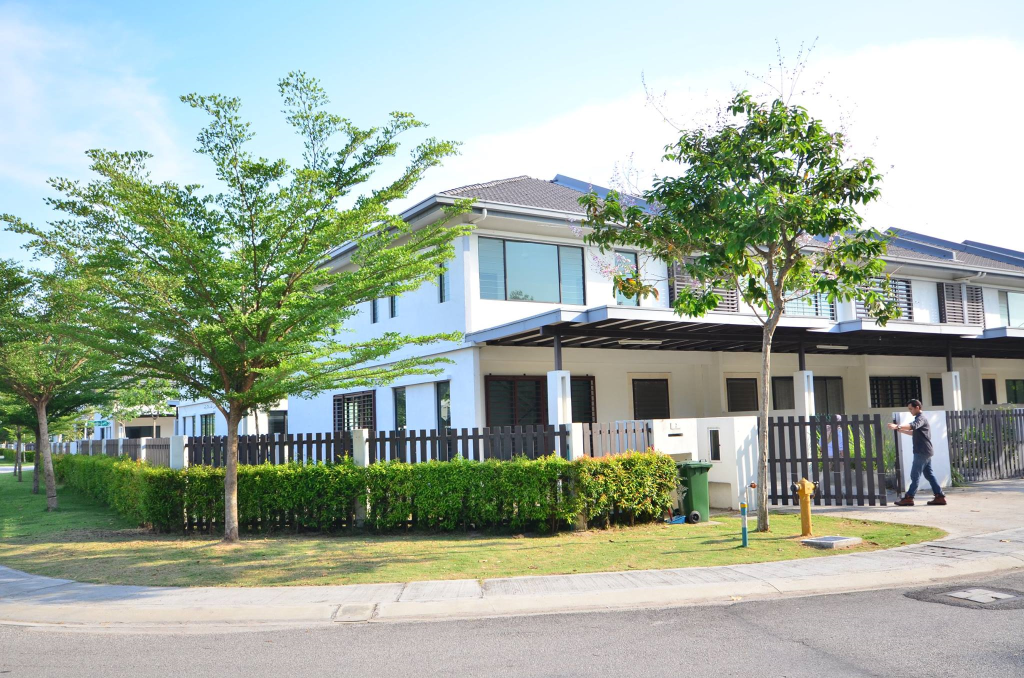HUGE Corner with swimming pool Shah Alam Klang - photo 2