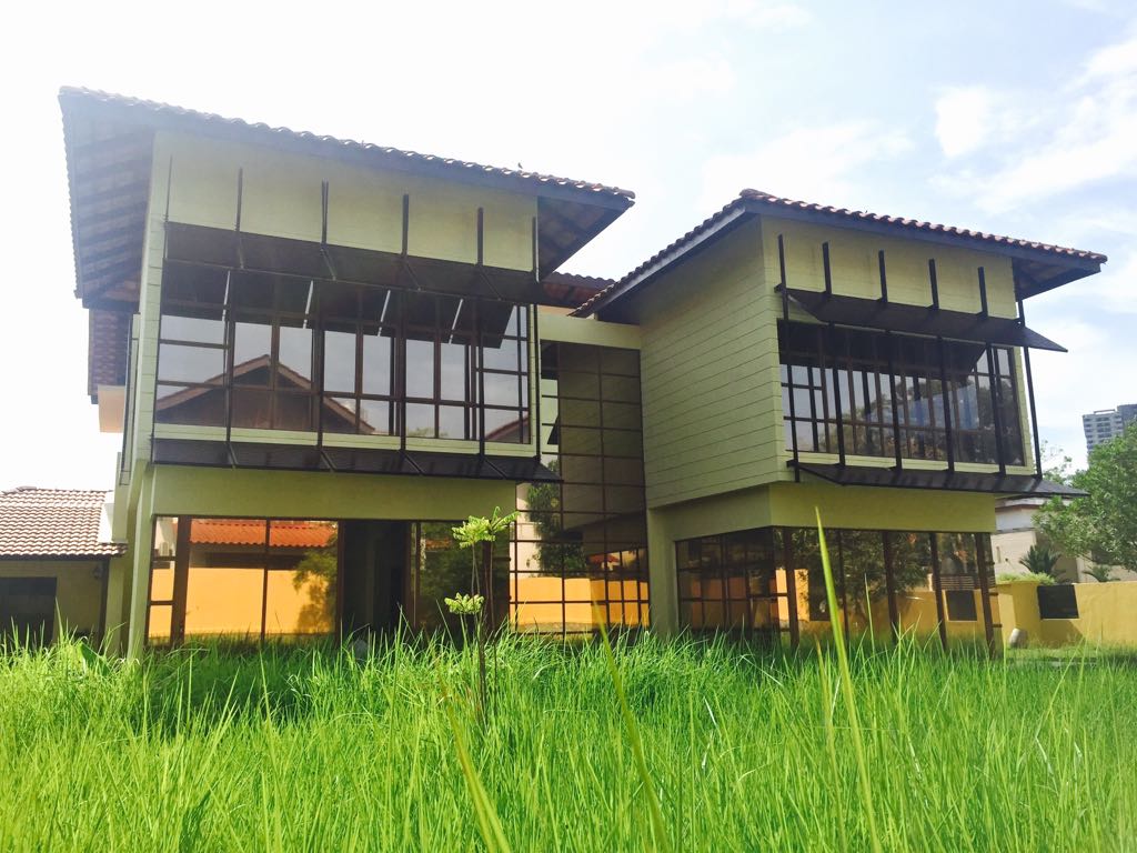 EXCLUSIVE COZY Bungalow Banyan Close Bukit Mahkota - photo 1