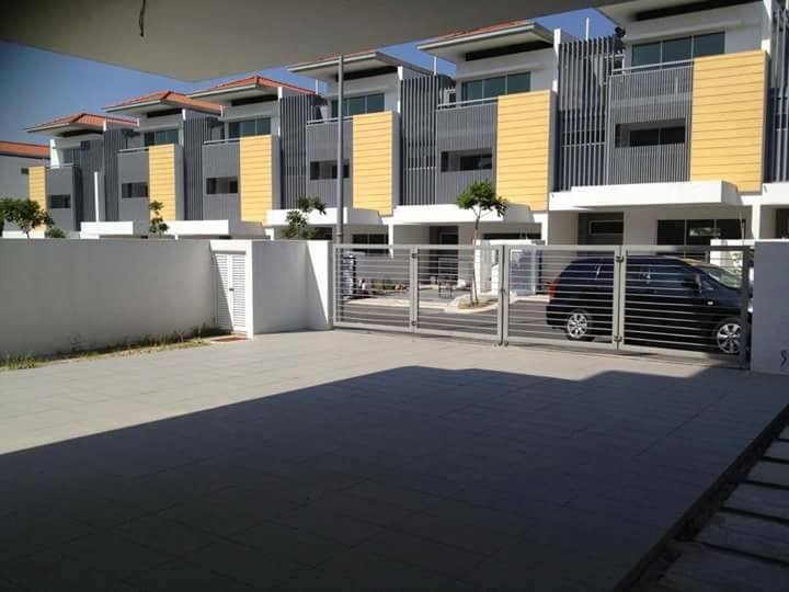 MUST VIEW 3sty Superlink Nadayu92 Kajang Near Pool