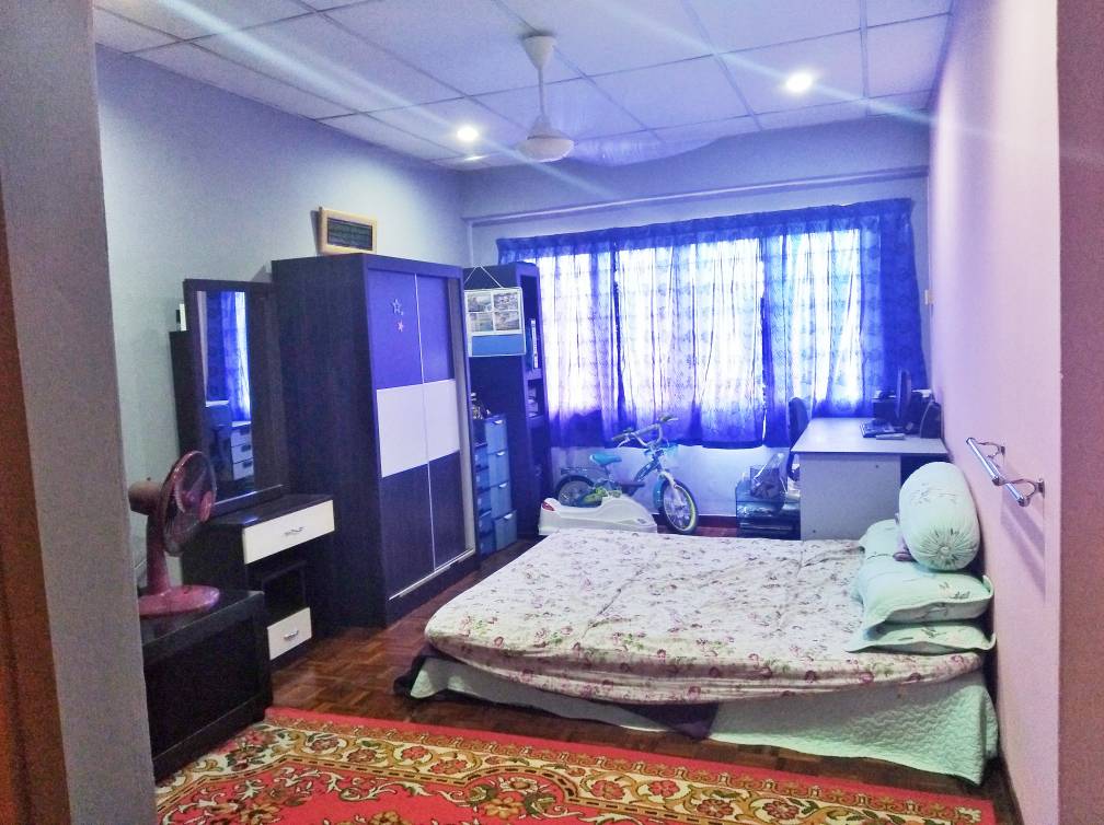 WORTH BUY 1200sf Apartment Putra Permai NEGOTIABLE - photo 2
