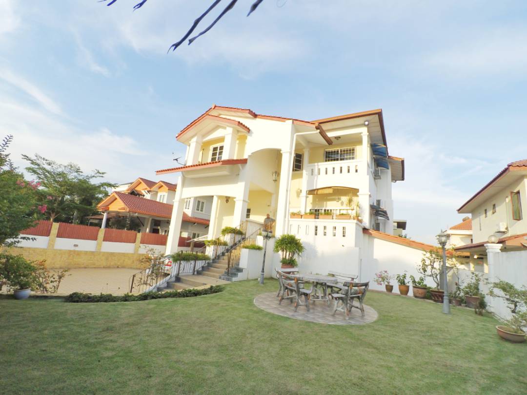 LUXURY 3 STOREY Bungalow Shah Alam PARK 12 cars - photo 1