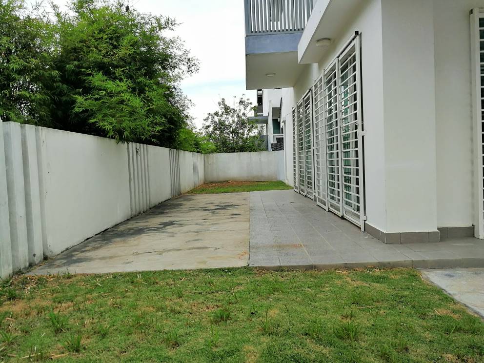 FREEHOLD Nadayu92 Kajang CORNER LOT SERENE AREA - photo 2