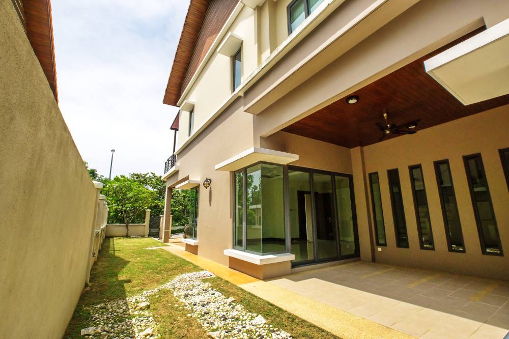 LUSH GREENARY RENOVATED Endlot Kiara View Hartamas - photo 2