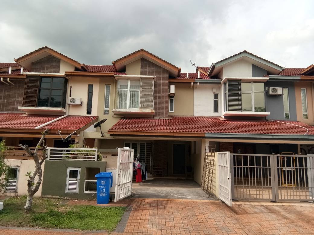 NOT FACING OTHER HOUSE Jln Nova Subang Bestari WOW - photo 1