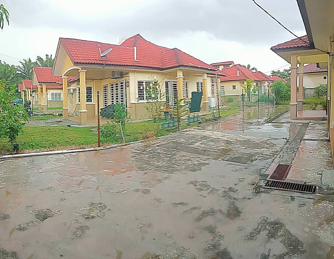 JALAN KAKI KE SURAU Semi D Taman Jenjarom Permai - photo 6