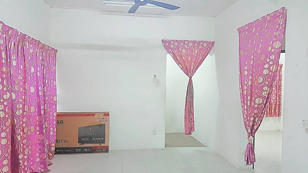 JALAN KAKI KE SURAU Semi D Taman Jenjarom Permai - photo 4