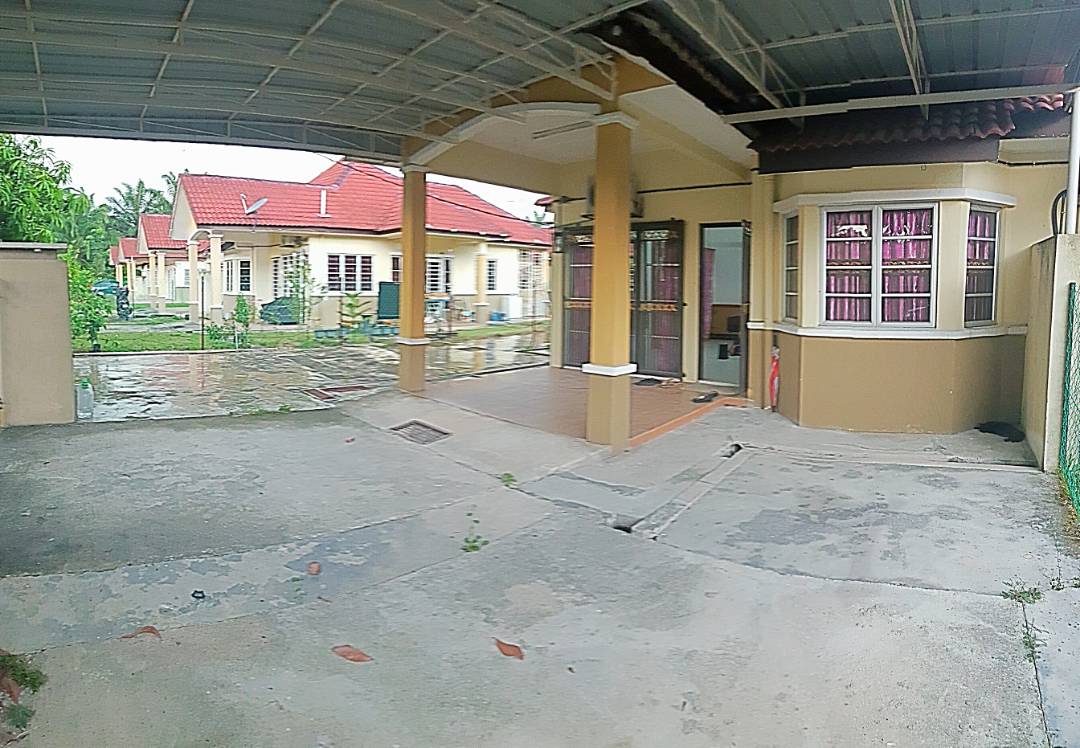 JALAN KAKI KE SURAU Semi D Taman Jenjarom Permai - photo 5