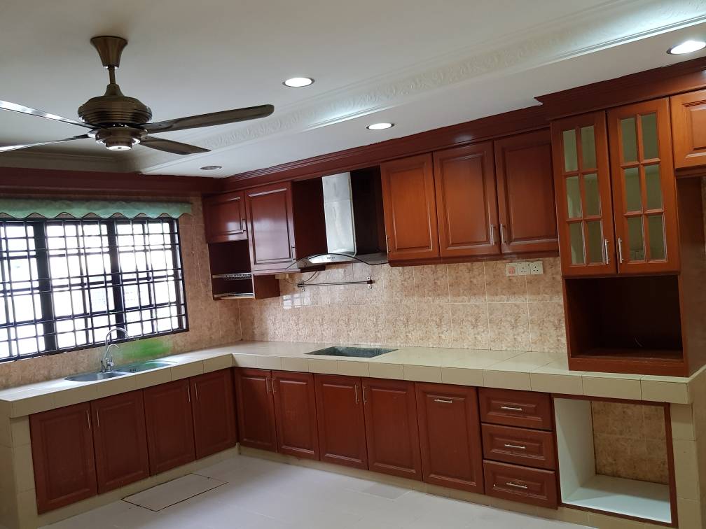 FACING SOUTH Putra Bahagia Putra Heights RENOVATED - photo 2