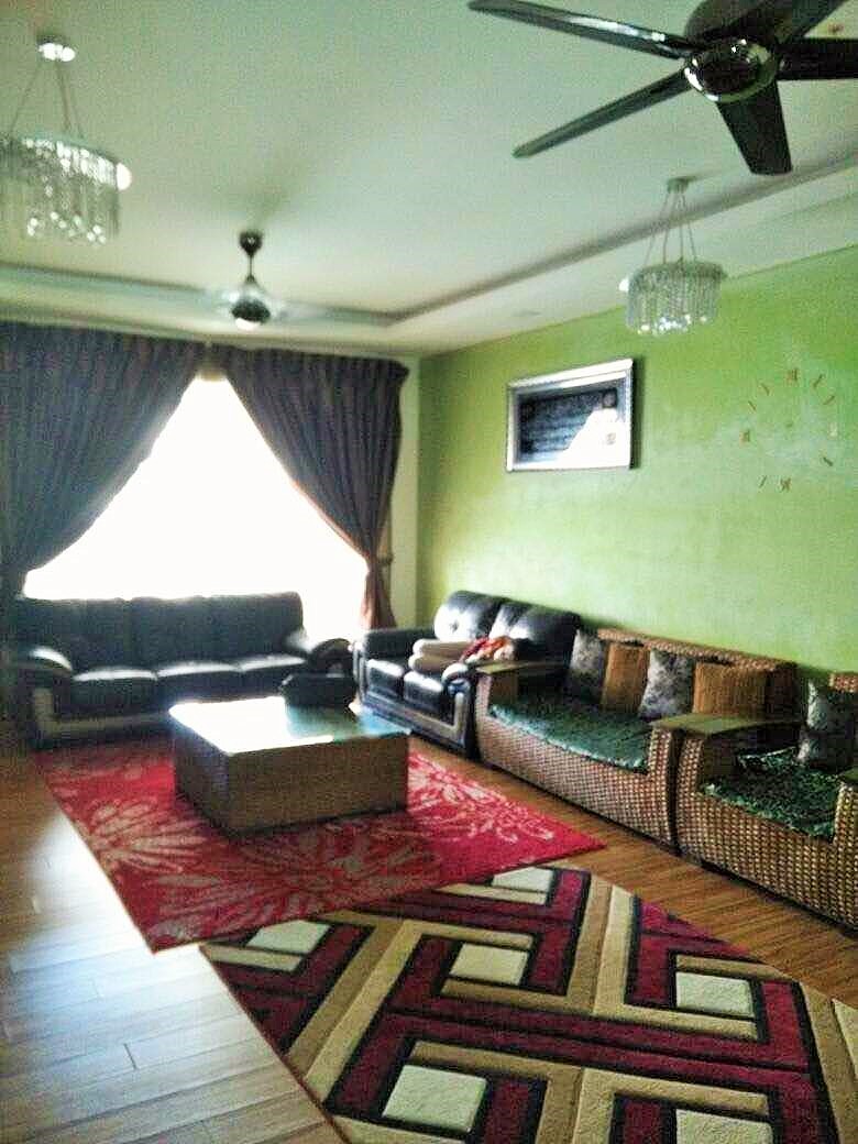 SPACIOUS Renovated Double Storey Tmn Emas Dengkil