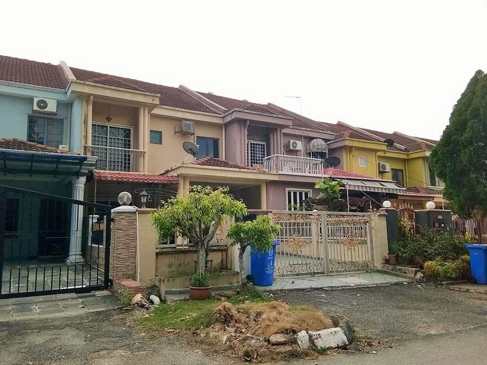 AMPLE PARKING FACING NO HOUSE Seksyen 7 Shah Alam - photo 1