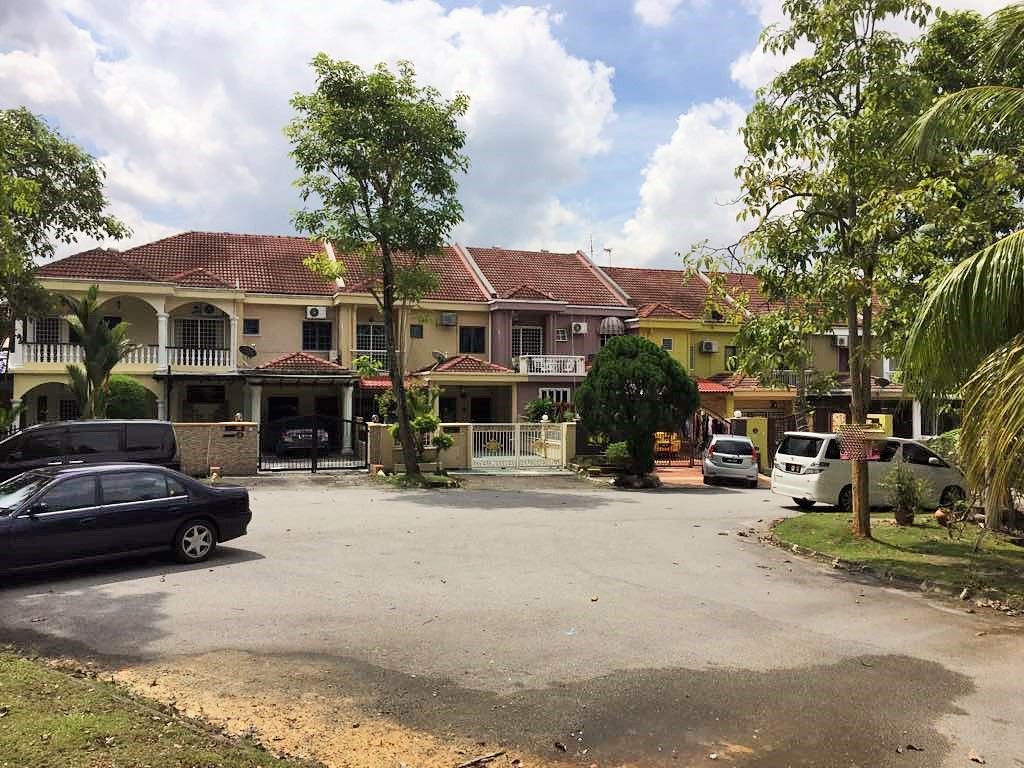 AMPLE PARKING FACING NO HOUSE Seksyen 7 Shah Alam - photo 2
