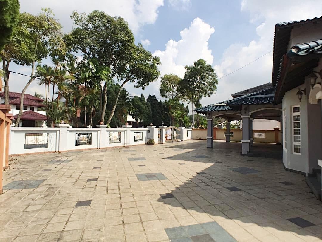 SPACIOUS Bungalow Seksyen 11 Shah Alam with pool