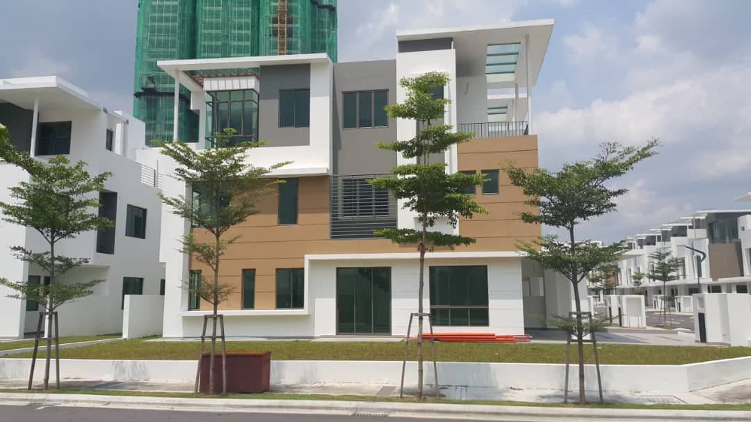 CORNER 3 Storey Superlink Lake Point Cyberjaya - photo 1