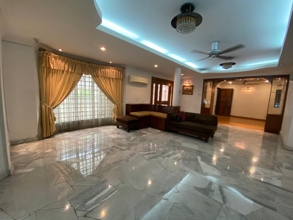 AWESOME 2Storey Endlot Renovated Usj18 Subang Jaya - photo 5