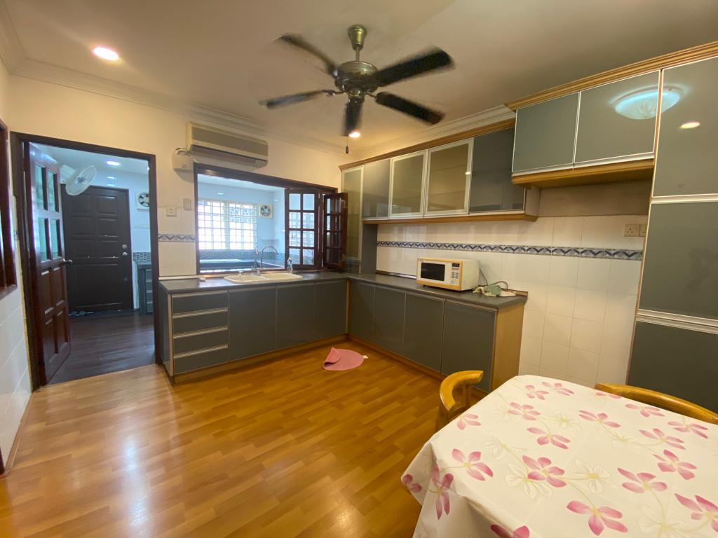 AWESOME 2Storey Endlot Renovated Usj18 Subang Jaya - photo 8