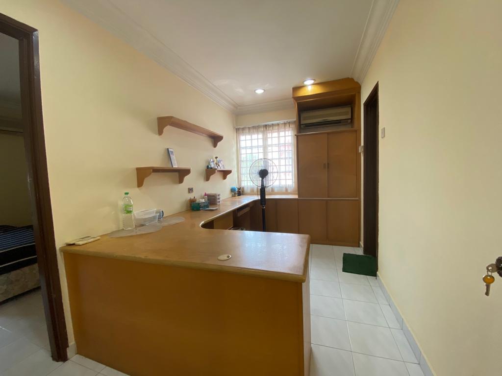 AWESOME 2Storey Endlot Renovated Usj18 Subang Jaya - photo 10