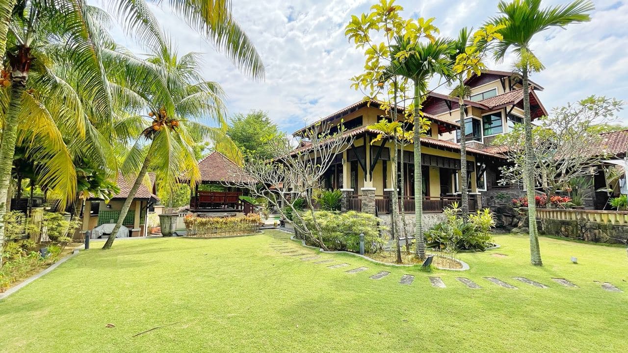 HUGE Bungalow Corner Seksyen 7 Shah Alam with POOL - photo 4