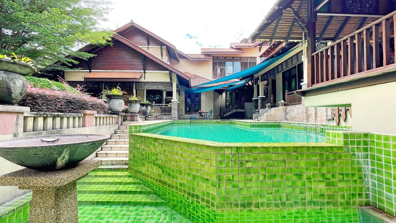 HUGE Bungalow Corner Seksyen 7 Shah Alam with POOL - photo 7