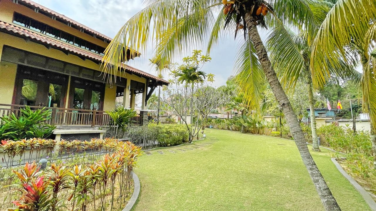 HUGE Bungalow Corner Seksyen 7 Shah Alam with POOL - photo 8