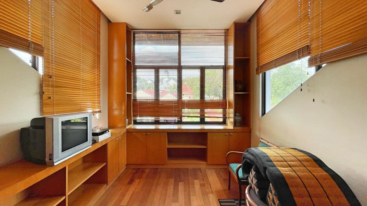 HUGE Bungalow Corner Seksyen 7 Shah Alam with POOL - photo 13
