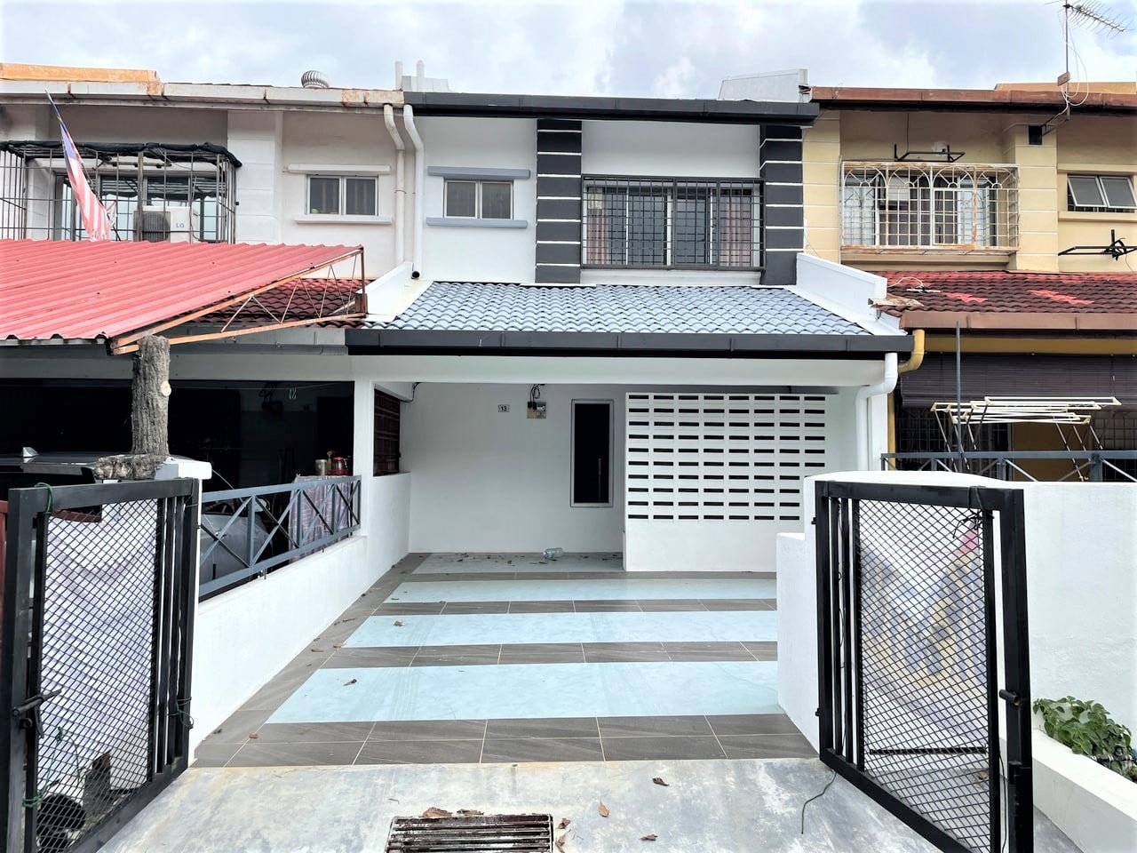 RENOVATED 2 Storey Pinggiran Putra Seri Kembangan