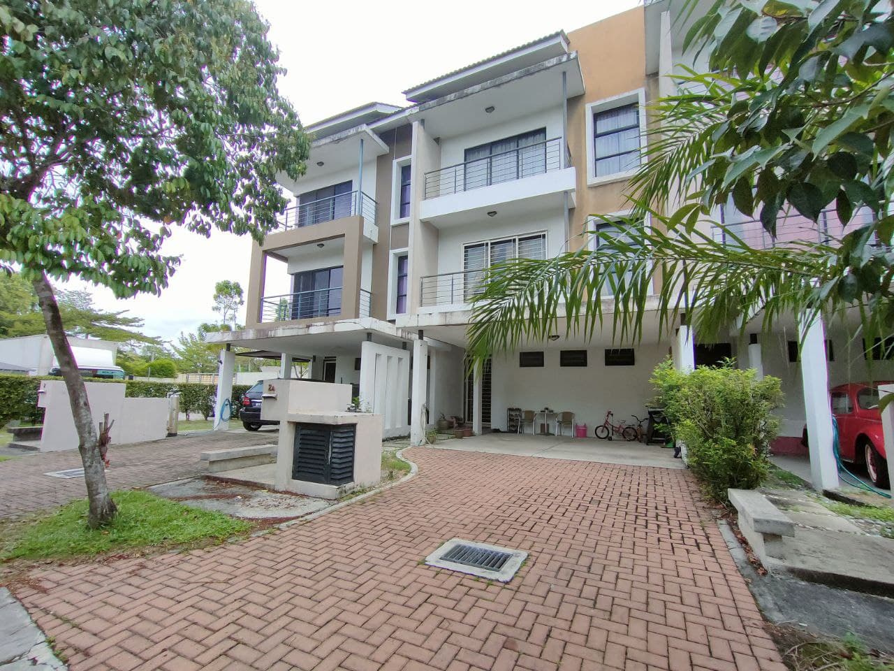 TASTEFUL Superlink Terrace Lake Edge Puchong
