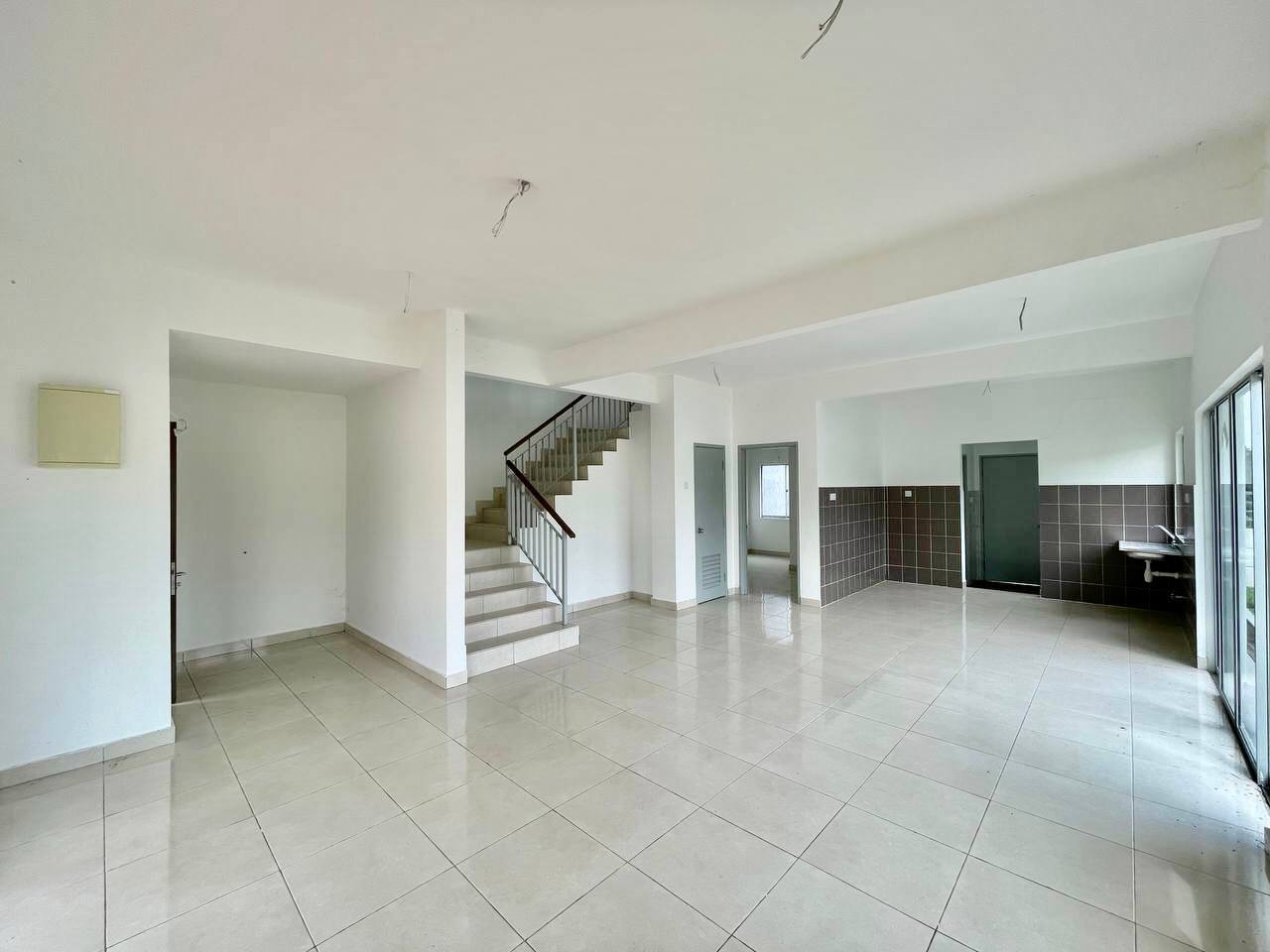 CORNER FACING OPEN 2 Storey Pelangi Heights Mantin - photo 2
