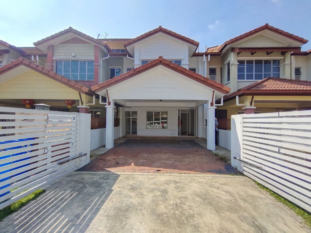 RENOVATED 2 Storey Linkhouse Dillenia Denai Alam