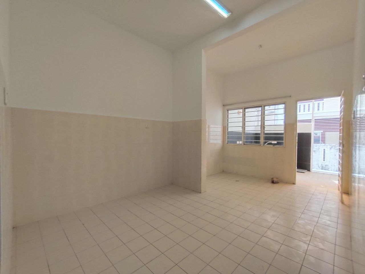 RENOVATED 2 Storey Linkhouse Dillenia Denai Alam - photo 4