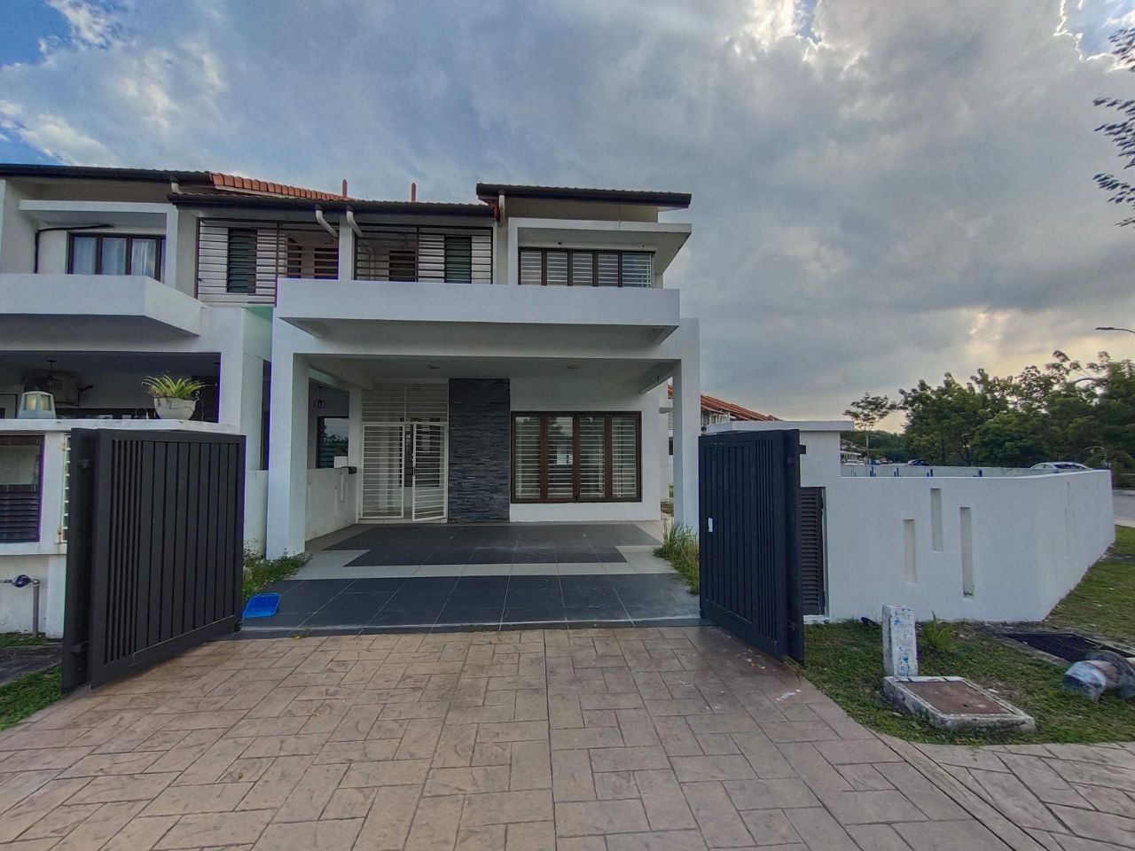 FACING OPEN 2 Storey Corner Tenun Alam Impian