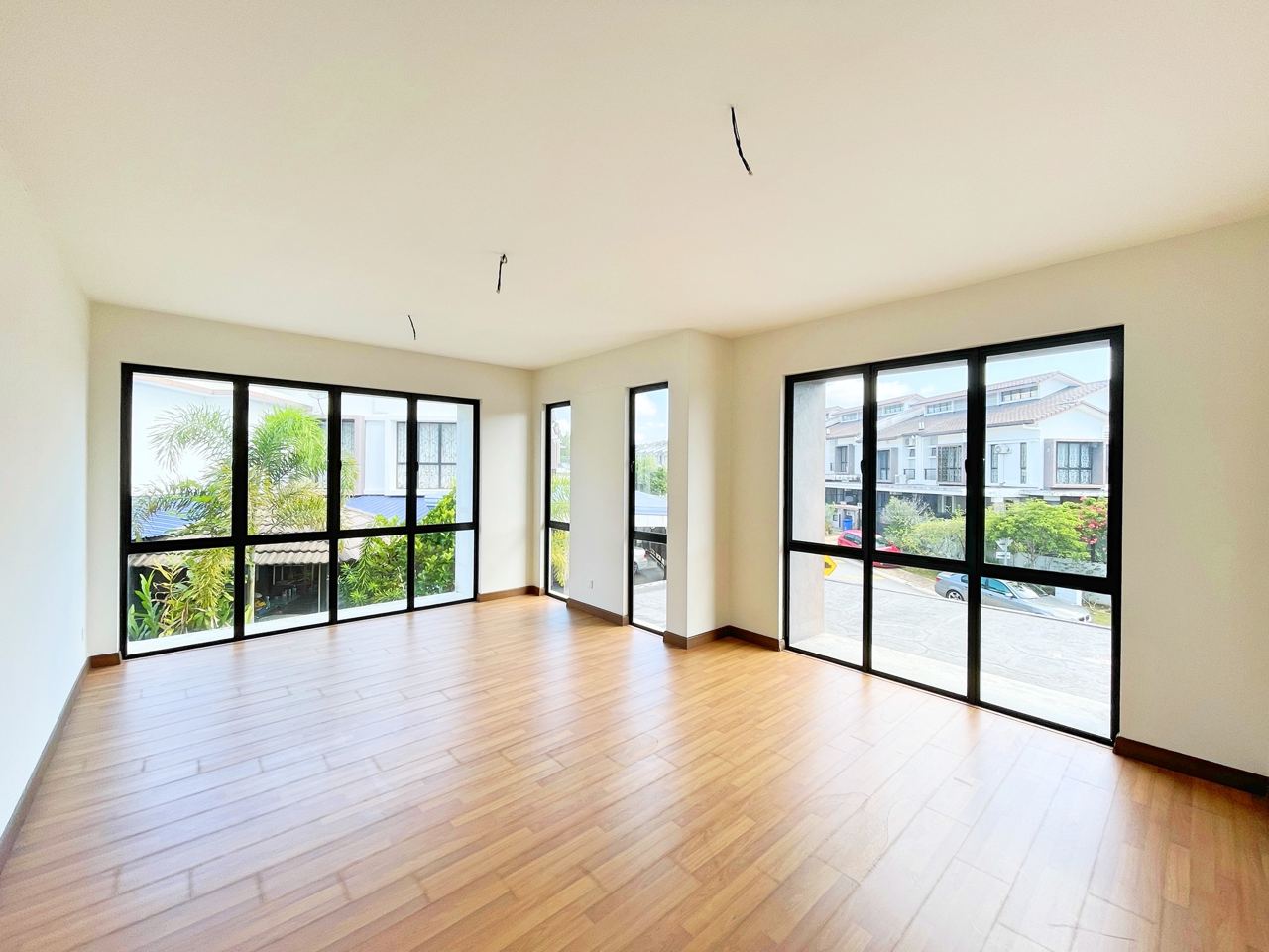 HUGE XTRA LAND 2 Storey Saffron Hill Denai Alam - photo 4