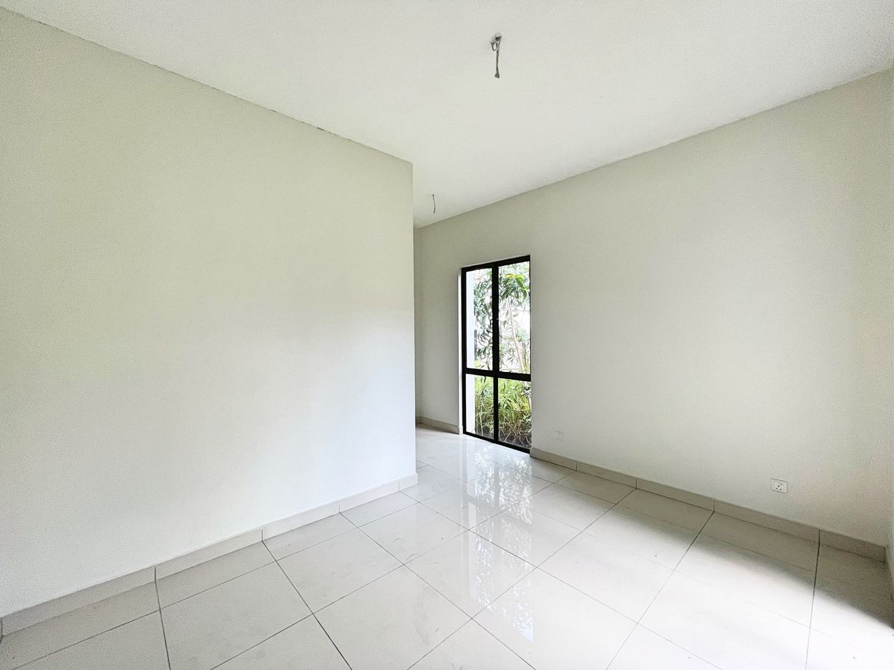 HUGE XTRA LAND 2 Storey Saffron Hill Denai Alam - photo 8