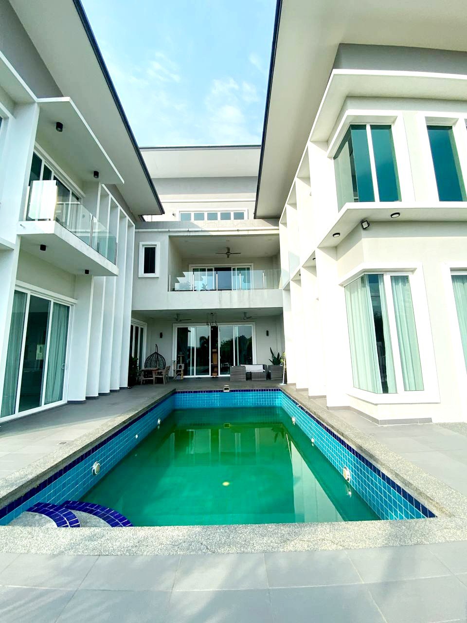 MODERN HUGE CORNER Bungalow Seksyen 7 Shah Alam