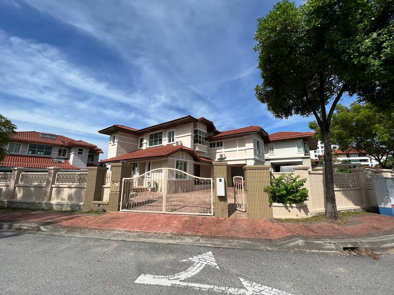 CORNER HUGE Bungalow Ara Damansara Petaling Jaya
