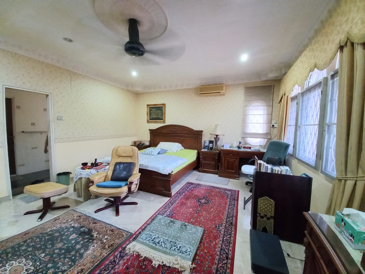 HUGE WELL MAINTAIN Bungalow Seksyen 11 Shah Alam - photo 8