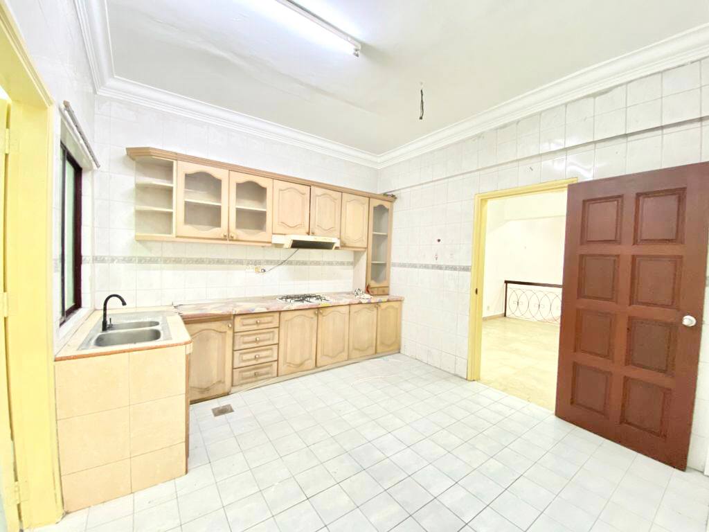 WELL MAINTAIN Double Storey Link Bukit Jelutong U8 - photo 3