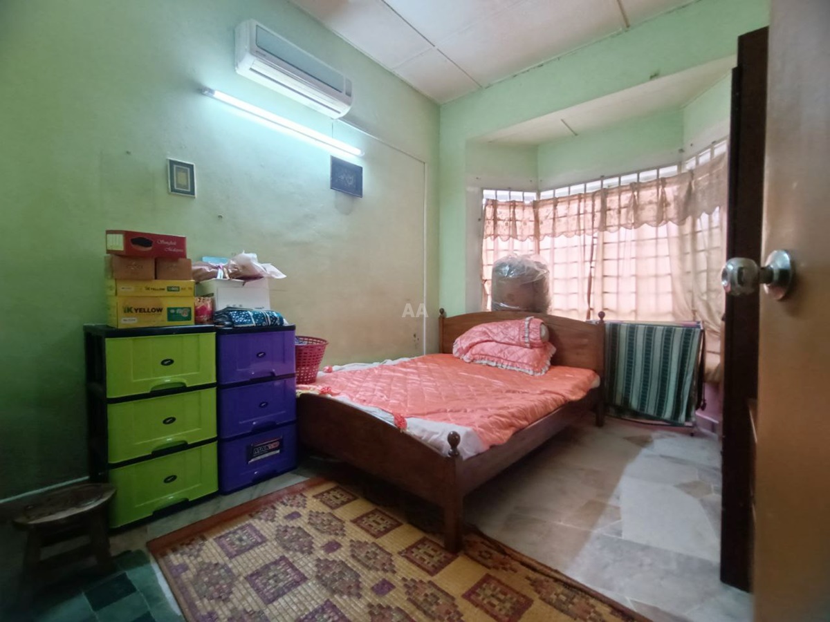 Single Storey Terrace Taman Hijrah, Rantau Panjang - photo 4