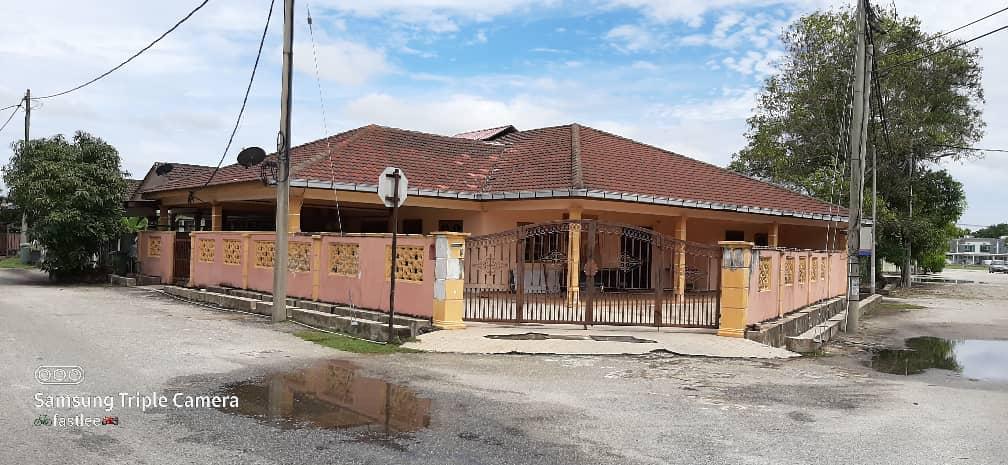 CORNERLOT Teres Setingkat Bandar Kuantan Puteri