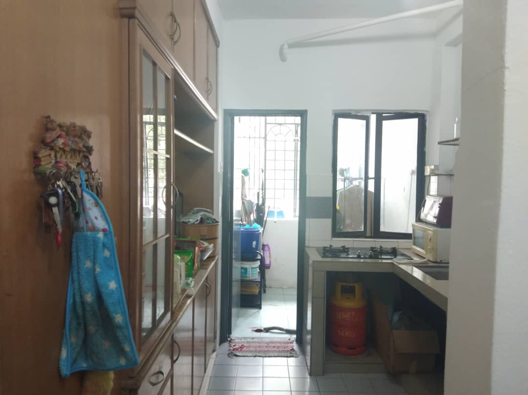 Apartment 600 Taman Lembah Maju, Corner Unit - photo 5