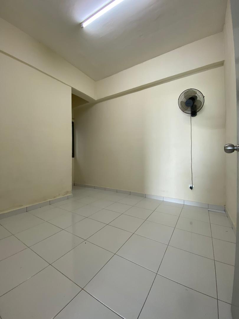 Pangsapuri Damai Seksyen 25 Shah Alam - photo 4