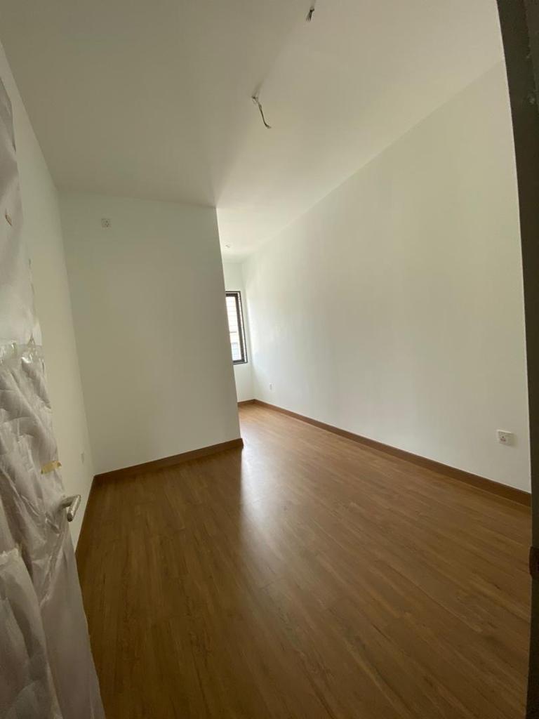 FREEHOLD Near Playground 2 Storey Elmina West - photo 6