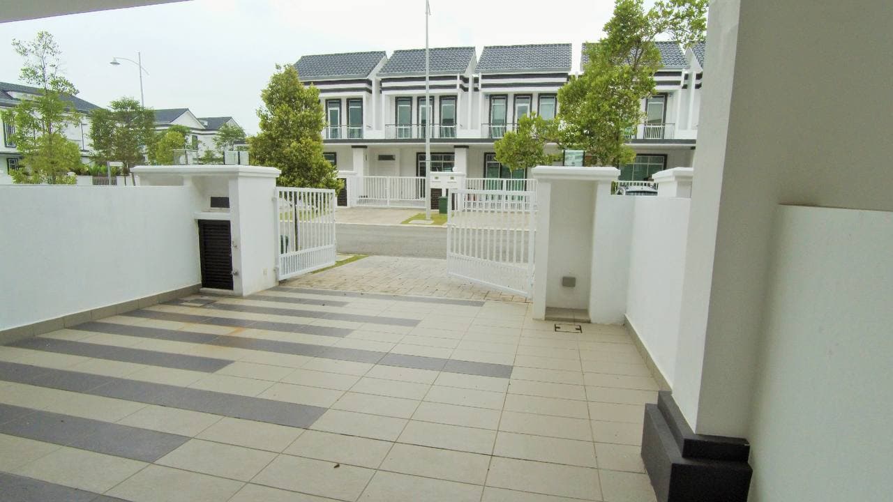 FREEHOLD 2 Storey Merrydale Eco Majestic Semenyih - photo 2