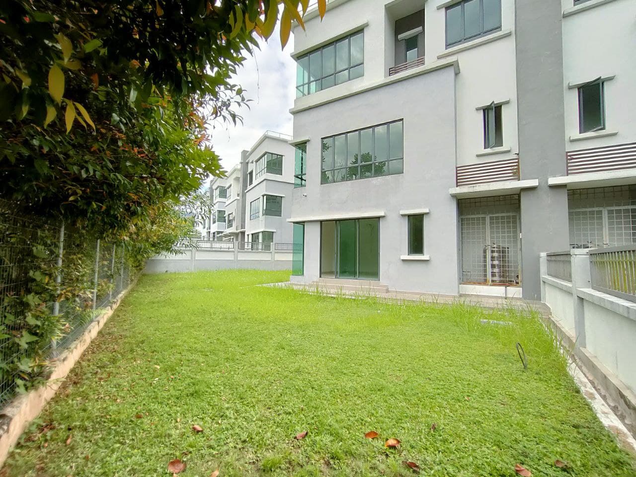 SEMI D 2half Storey Taman Dagang Jaya Ampang - photo 2