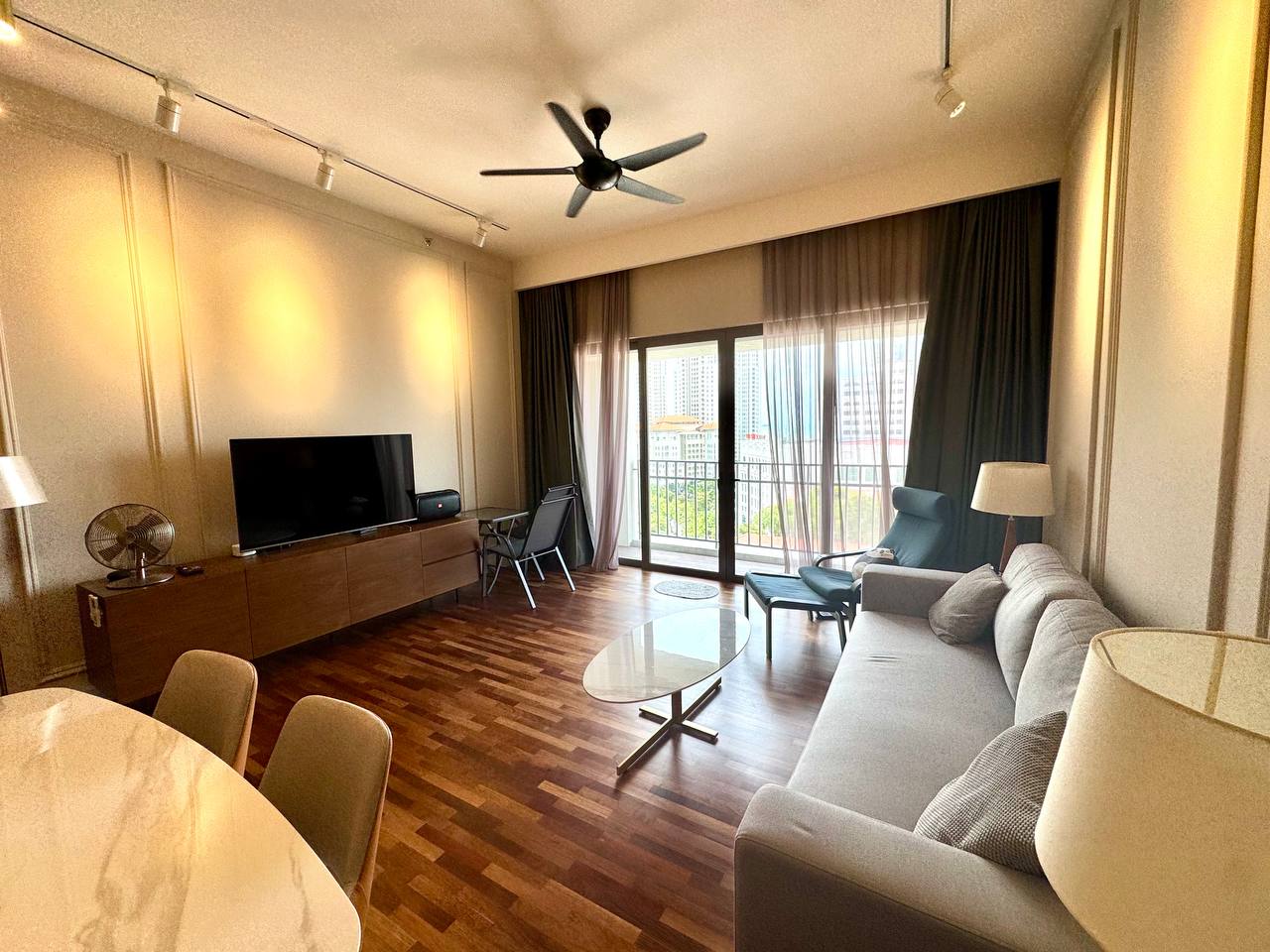Straits Residences ...