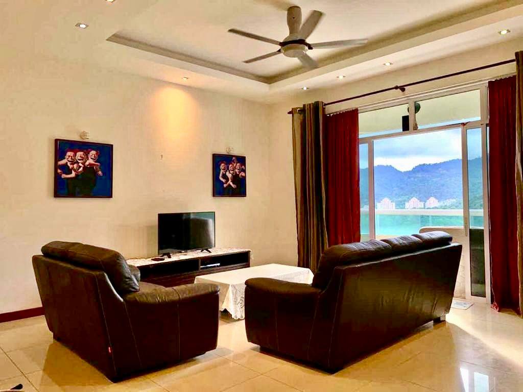 Hillcrest Residences ...